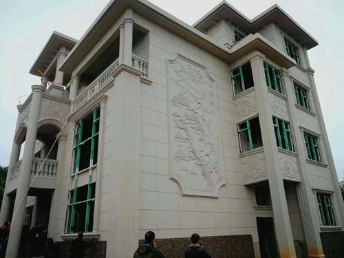 那么仿石漆與瓷磚、干掛石材對(duì)比有哪些優(yōu)點(diǎn)和缺點(diǎn)呢？